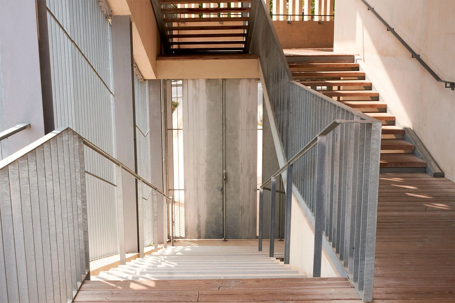 escalier marches en bois perpignan Métallerie FER NEUF