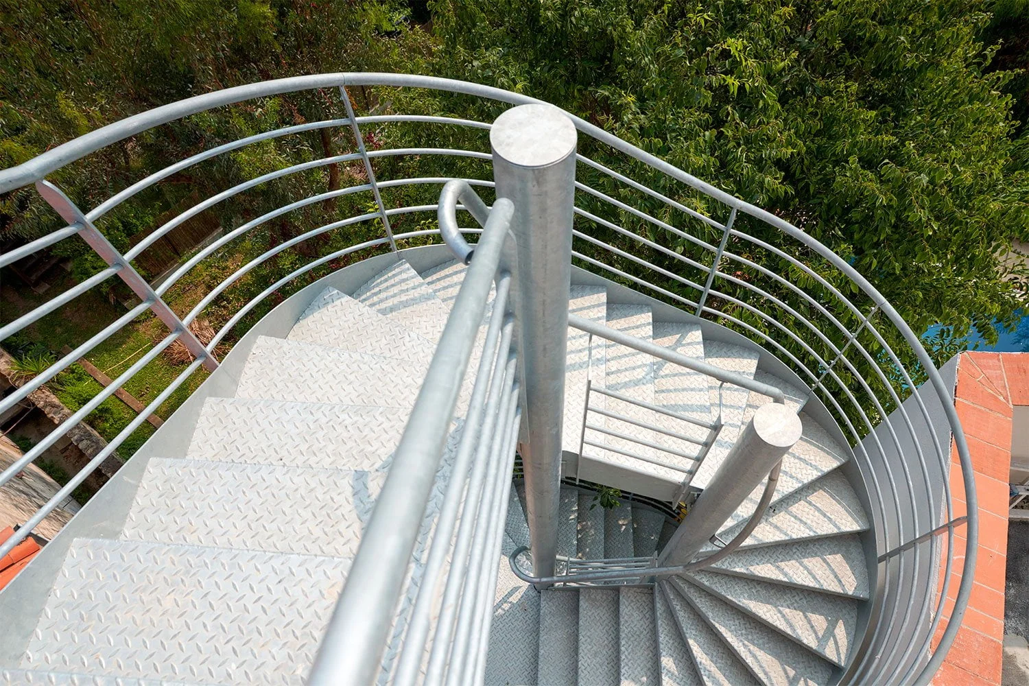 Escalier en colimaçon métallerie Ferneuf à Perpignan