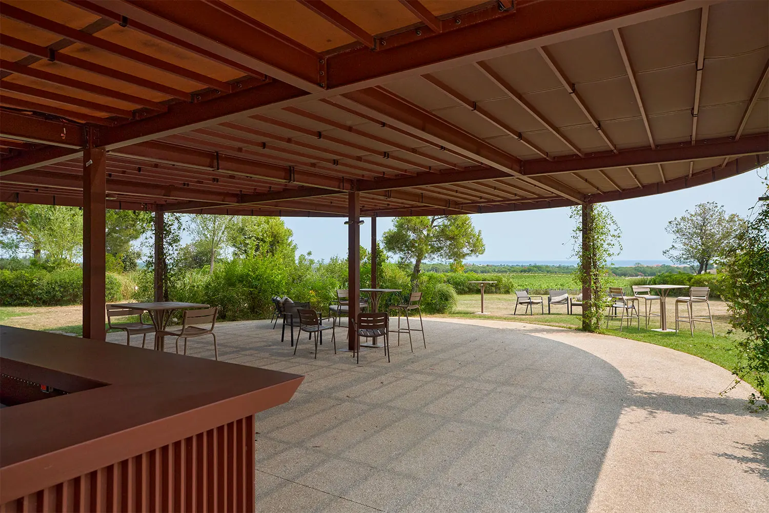 pergola + devanture bar domaine de Valmy Ferneuf Métallerie à Perpignan